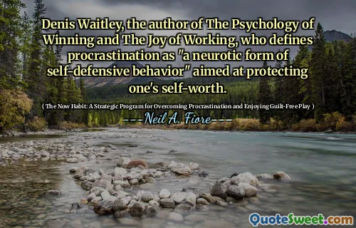 Denis Waitley, författaren till The Psychology of Winning and the Good of Working, som definierar förhalning som "en neurotisk form av självförsvarande beteende" som syftar till att skydda sitt självvärde.