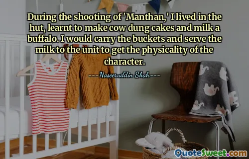 Podczas kręcenia „Manthana” mieszkałam w chatce, uczyłam się robić placki z krowiego łajna i doić bawoły. Nosiłem wiadra i podawałem mleko jednostce, aby uzyskać fizyczność postaci.