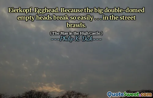 Eierkopf. Egghead. Eftersom de stora dubbelklubbade tomma huvuden bryts så lätt. . . på gatan bråk.