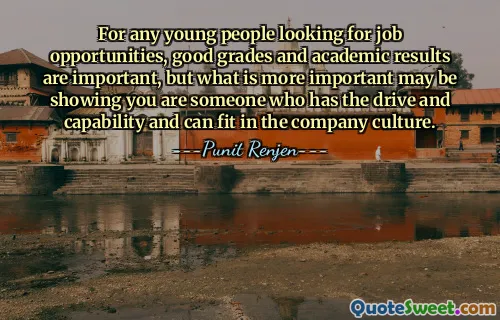 For alle ungdommer som leter etter jobbmuligheter, er gode karakterer og akademiske resultater viktig, men det som er viktigere kan være å vise at du er en som har drivkraften og evnen og passer inn i bedriftskulturen.