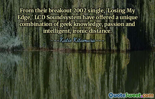 从 2002 年突破性的单曲“Losing My Edge”开始，LCD Soundsystem 就将极客知识、激情和聪明、讽刺的距离进行了独特的结合。