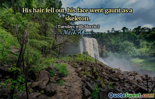 Su cabello se cayó, su rostro se demuestra como un esqueleto.