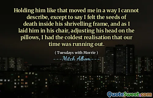 像这样抱住他，以我无法描述的方式使我感动，只是说我感觉到他那痛苦的框架中的死亡种子，当我把他躺在椅子上，将他的头调整在枕头上时，我最冷认识到我们时间用完了。