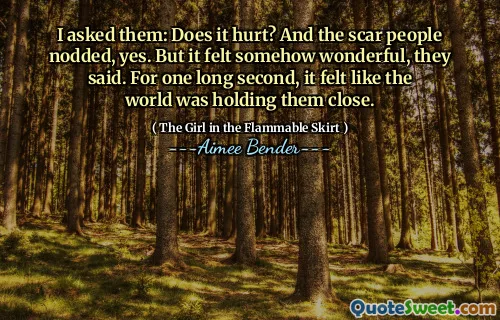 Jag frågade dem: gör det ont? Och ärrfolket nickade, ja. Men det kändes på något sätt underbart, sa de. Under en lång sekund kändes det som att världen höll dem nära.