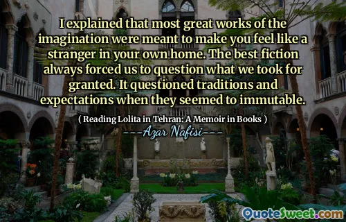 Jag förklarade att de flesta stora fantasierna var avsedda att få dig att känna dig som en främling i ditt eget hem. Den bästa fiktion tvingade oss alltid att ifrågasätta vad vi tog för givet. Det ifrågasatte traditioner och förväntningar när de tycktes oföränderliga.