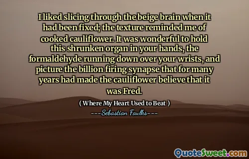 固定时，我喜欢将米色大脑切成薄片。质地使我想起了煮熟的花椰菜。将这种缩小的器官握在手中，甲醛伸向手腕上，并想象着十亿次发射突触，这真是太好了，这使花椰菜相信它是弗雷德。