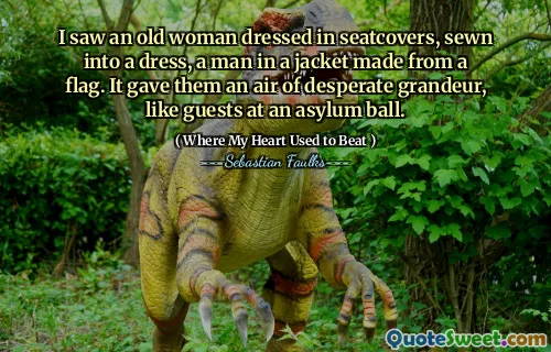 我看到一个老太太穿着座椅盖，缝在衣服上，一个用旗帜制成的夹克的男人。它给了他们绝望的宏伟气氛，就像庇护球上的客人一样。