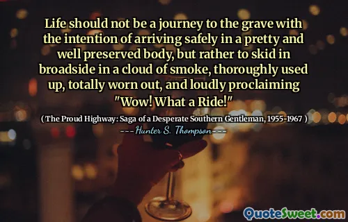 生活不应该是通往坟墓的旅程，目的是安全到达漂亮且保存完好的身体，而是要在烟雾中宽阔地滑落，彻底用尽，完全磨损，并大声宣称“哇！