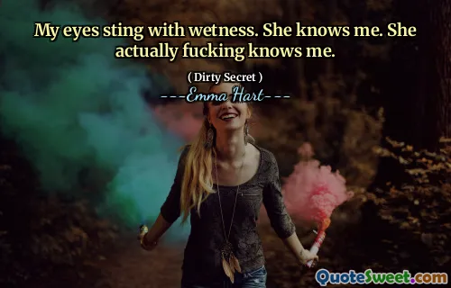 我的眼睛湿透了。她认识我。她实际上他妈的认识我。