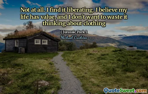 一点也不。我发现它解放了。我相信我的生活有价值，我不想浪费它来思考衣服