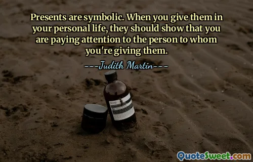 Hadiah bersifat simbolis. Ketika Anda memberikannya dalam kehidupan pribadi Anda, itu harus menunjukkan bahwa Anda memperhatikan orang yang Anda berikan.