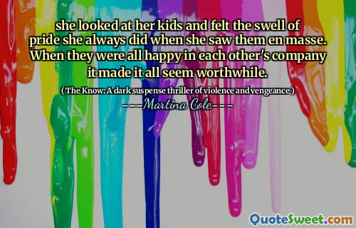 S -a uitat la copiii ei și a simțit umflarea de mândrie pe care a făcut -o mereu când i -a văzut în masă. Când au fost cu toții fericiți în compania celuilalt, a făcut ca totul să pară demn.