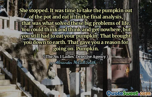 她停了下来。是时候将南瓜从锅里吃掉了。在最后的分析中，这就是解决这些重大生活问题的原因。您可以思考，思考，无处可去，但您仍然必须吃南瓜。那使你走到地球上。这给了您继续的理由。南瓜。