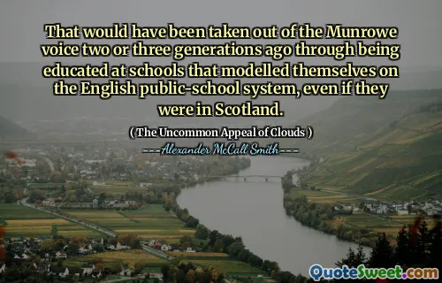 यह मुनरो वॉयस से दो या तीन पीढ़ियों से बाहर ले जाया गया होगा, जो उन स्कूलों में शिक्षित होने के माध्यम से हैं, जो खुद को अंग्रेजी सार्वजनिक-स्कूल प्रणाली पर मॉडल करते थे, भले ही वे स्कॉटलैंड में हों।