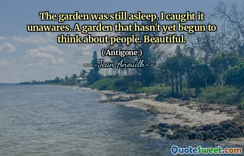 Taman itu masih tertidur. Saya menangkapnya tidak sadar. Taman yang belum mulai memikirkan orang. Cantik.