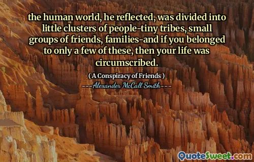 他反映的人类世界被分为小部落的小群，小组的朋友，家庭，如果您只属于其中的一些，那么您的生活就会受到限制。