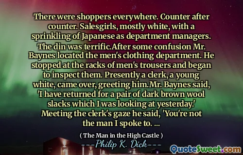 到处都有购物者。柜台后柜台。推销员，主要是白人，日本人撒了一口。迪斯很棒。在一些混乱之后，贝恩斯先生找到了男装部门。他停在男子裤子的架子上，开始检查它们。目前，一个店员，一个年轻的白人，过来，向他打招呼。贝恩斯说：“我回来了，昨天我正在看一双深棕色的羊毛松饼。”遇见店员的目光，他说：“你不是我与之交谈的人。 ...