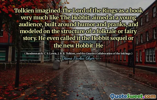 托尔金认为《指环王》是一本书，就像霍比特人一样：针对年轻观众，围绕幽默和恶作剧，并以民间故事或童话故事的结构为基础。他甚至称其为《霍比特人》续集或新的霍比特人。他