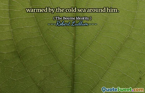 周围冰冷的海水使他感到温暖。