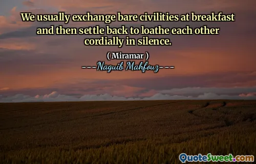 우리는 보통 아침 식사에 맨손을 교환 한 다음 다시 정착하여 서로를 조용히 혐오합니다.