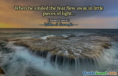 当他微笑时，恐惧飞了一小块。