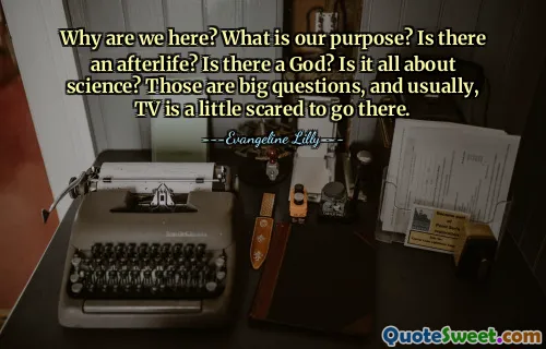 Pourquoi sommes-nous ici ? Quel est notre objectif ? Y a-t-il une vie après la mort ? Y a-t-il un Dieu ? Est-ce uniquement une question de science ? Ce sont de grandes questions, et généralement, la télévision a un peu peur d’y aller.